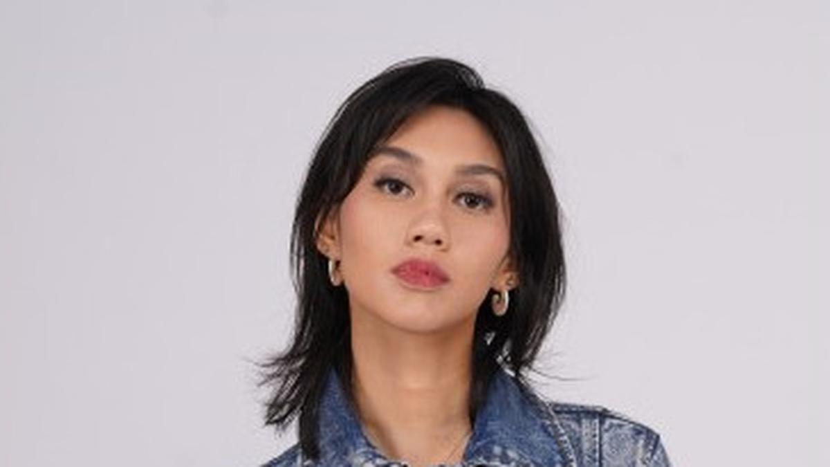 Tren Fashion 2025: Crop Jacket Hingga Rok Midi, dengan Denim Stylish dan Timeless Koleksi KIND Denim