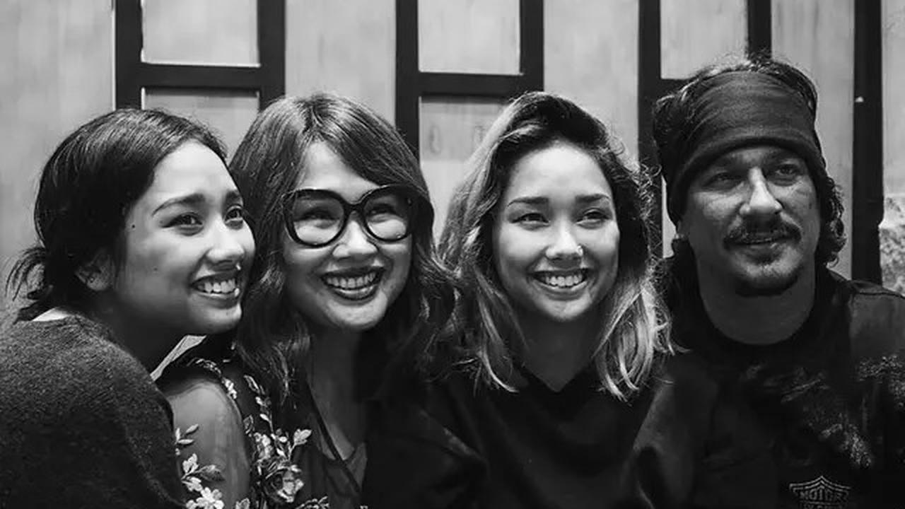 Potret Titi DJ dengan Anak-Anaknya yang Jarang Tersorot