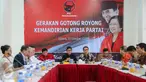 Suasana diskusi menyambut Rakernas dan Harlah PDIP ke-43 di Kantor DPP PDIP, Jakarta, Senin (4/1/2016). PDIP bakal menggelar rakornas pada 10-12 Januari 2016 di Jakarta Internasional Expo, Kemayoran. (Liputan6.com/Faizal Fanani)