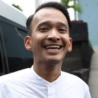 Saat ditemui di kawasan Tendean Jakarta Selatan pada Rabu (27/12/2017), Ruben mengaku memanfaatkan momen natal tahun ini mengunjungi penyanyi dangdut yang terjerat kasus asusila. (Nurwahyunan/Bintang.com)