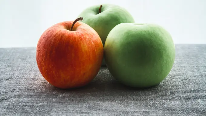 Ilustrasi Apel (Photo by Benjamin Wong on Unsplash)