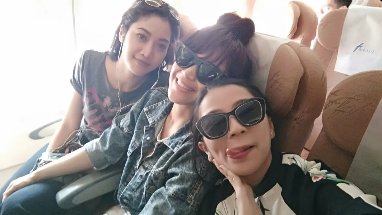 Widi Vierratale, Sheza Idris dan Ayu Hastari Liburan Bareng Migme