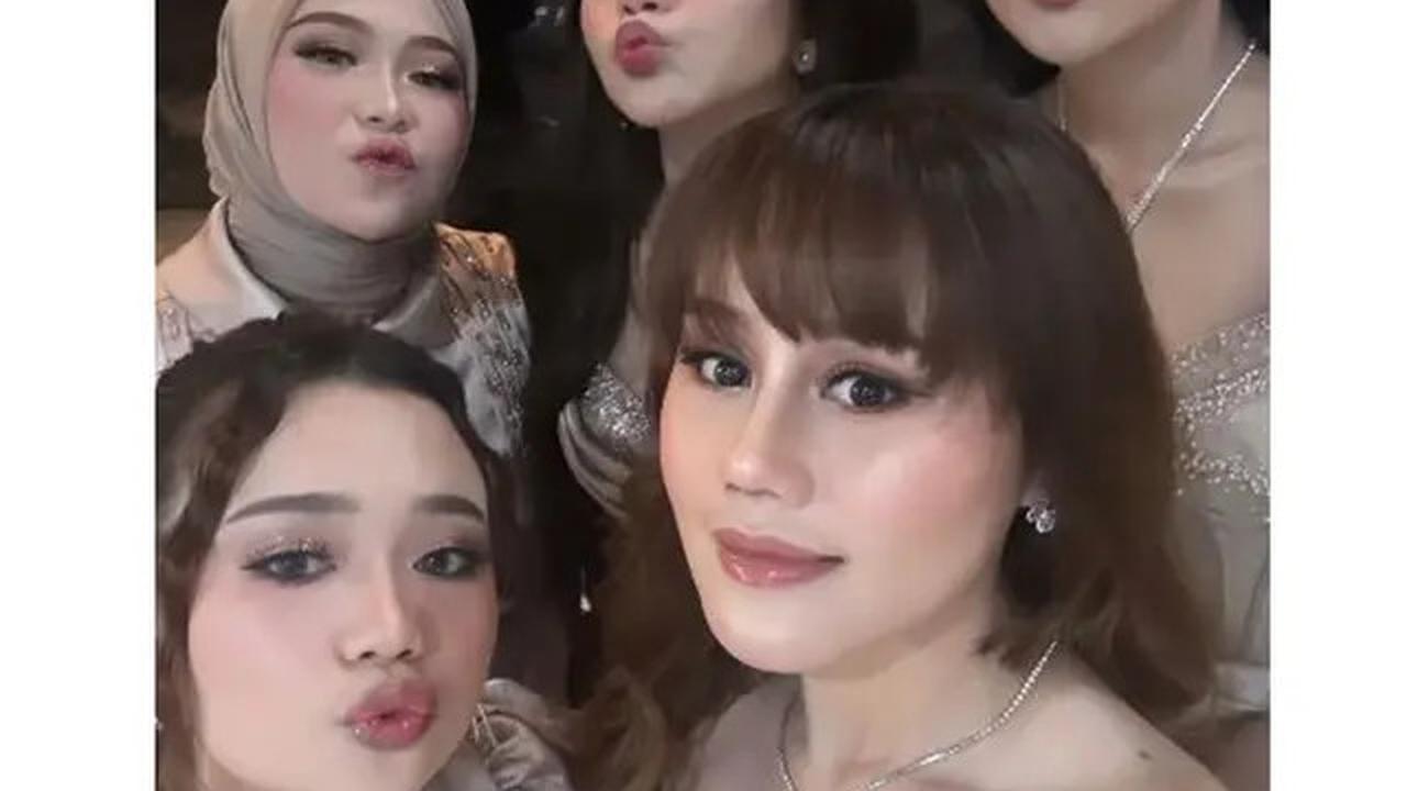 7 Potret Pedangdut di Pernikahan Nia LIDA, Lady Rara dan Melly Lee Jadi Bridesmaid