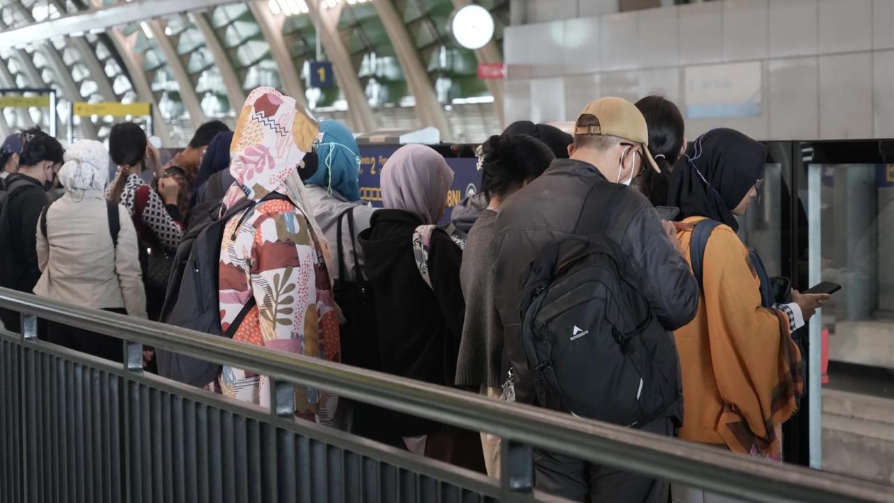 FOTO: LRT Jabodebek Tambah Frekuensi Perjalanan Pagi Mulai 15 Juni