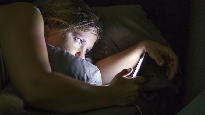 Rata-rata remaja menggunakan minimal dua jenis gadget atau perangkat elekronik satu jam sebelum mereka tidur.