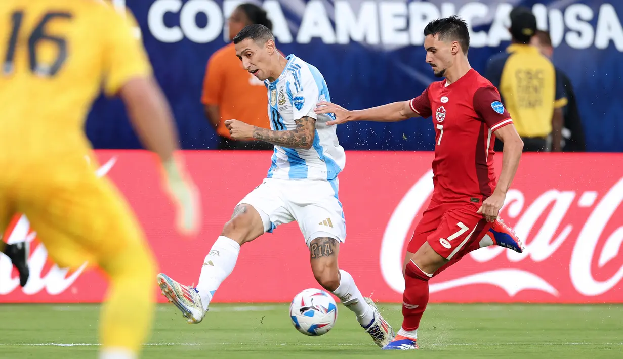 Agentina memulai laga dengan formasi 4-3-3, Lionel Messi dan Angel Di Maria bermain sejak awal. (CHARLY TRIBALLEAU / AFP)