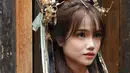 Douyin makeup mengedepankan warna terang yang glittery pada area mata, blush, dan bibir. Kali ini, Fuji memiliki perpaduan warna peach dan coral sebagai pulasan makeup douyin [@fuji_an]