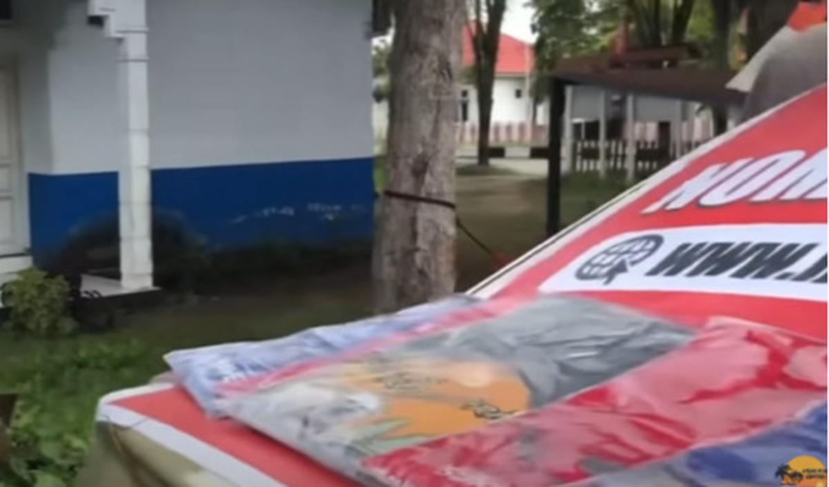 <b>Jualan Untuk Menambah Pendapatan</b>