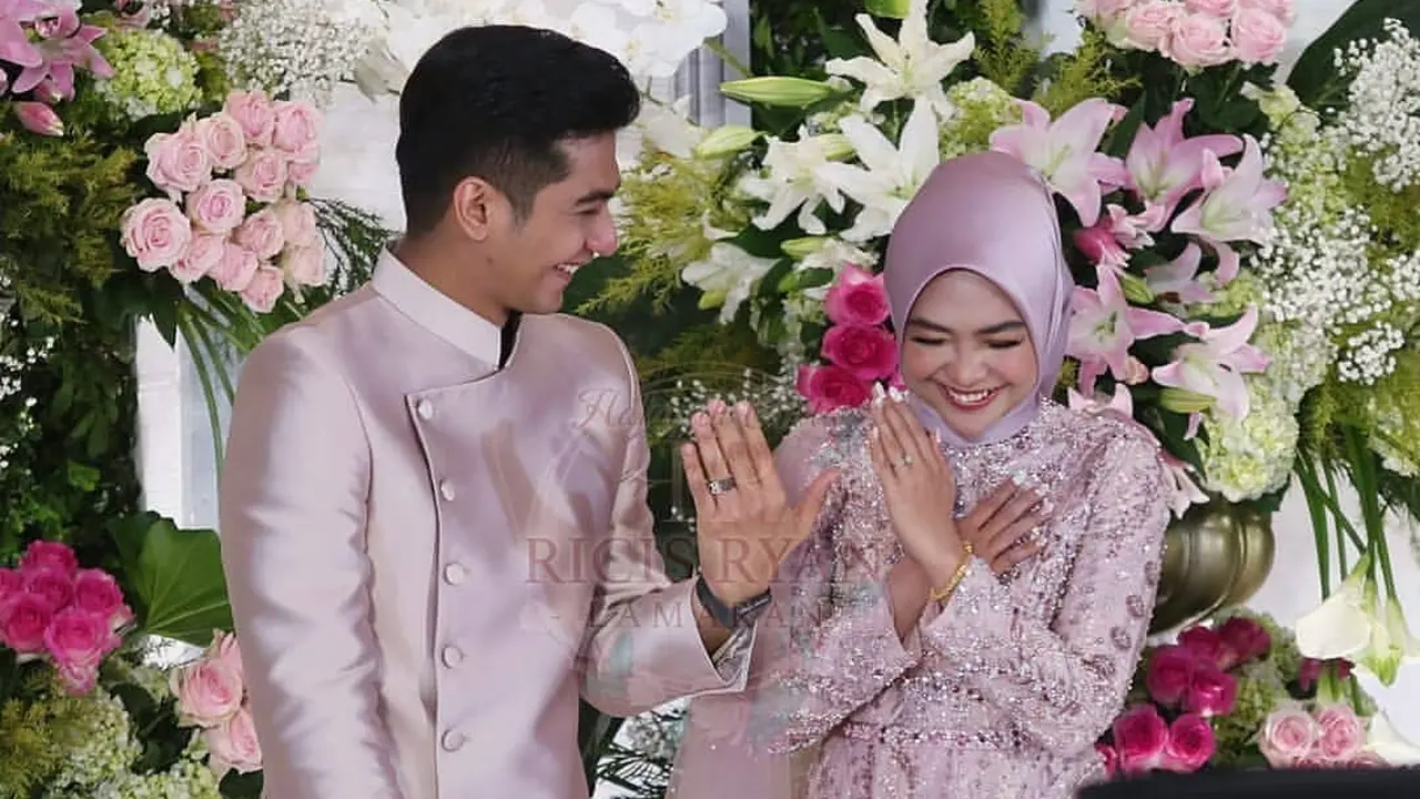 [Fimela] Lamaran Ria Ricis dan Tuku Ryan
