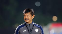 Pelatih Timnas Indonesia U-22, Indra Sjafri saat laga uji coba melawan India di Stadion Madya, Senayan, Jakarta, Minggu (13/10/2025). (Bola.com/Bagaskara Lazuardi)