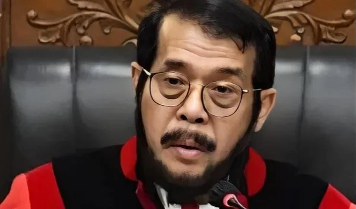 Enny menambahkan, penentuan Suhartoyo sebagai ketua MK dilakukan secara mufakat. Bahkan dalam penentuan itu Anwar Usman juga hadir.