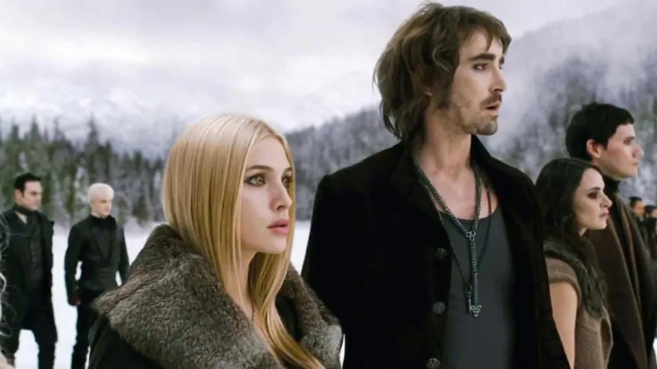 Klan vampir yang lain datang mendukung keluarga Cullen dalam melawan volturi. Adegan pertarungan menjadi klimaks BREAKING DAWN PART 2