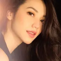 Merasa emosional pada saat adegan terakhir film Chrisye membuat Velove merasakan sosok ‘Chrisye’.