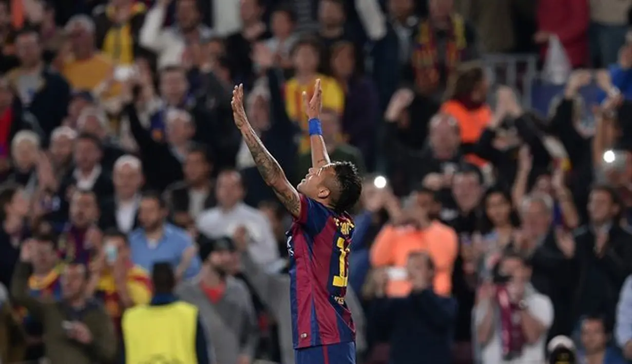Neymar menerima sorak sorai publik Camp Nou saat membawa Barca unggul aggregate 4 - 1. Sumber: UEFA.