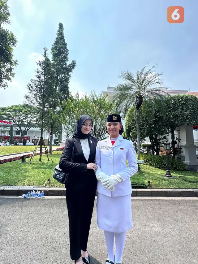 Bianca Alessia dan Aliah Sakira terpilih sebagai pembawa baki HUT RI ke-80. Simak kisah mereka di Paskibraka Nasional 2025 yang jadi simbol persatuan dan kebanggaan bangsa. (Foto: @tasyhaamanda)