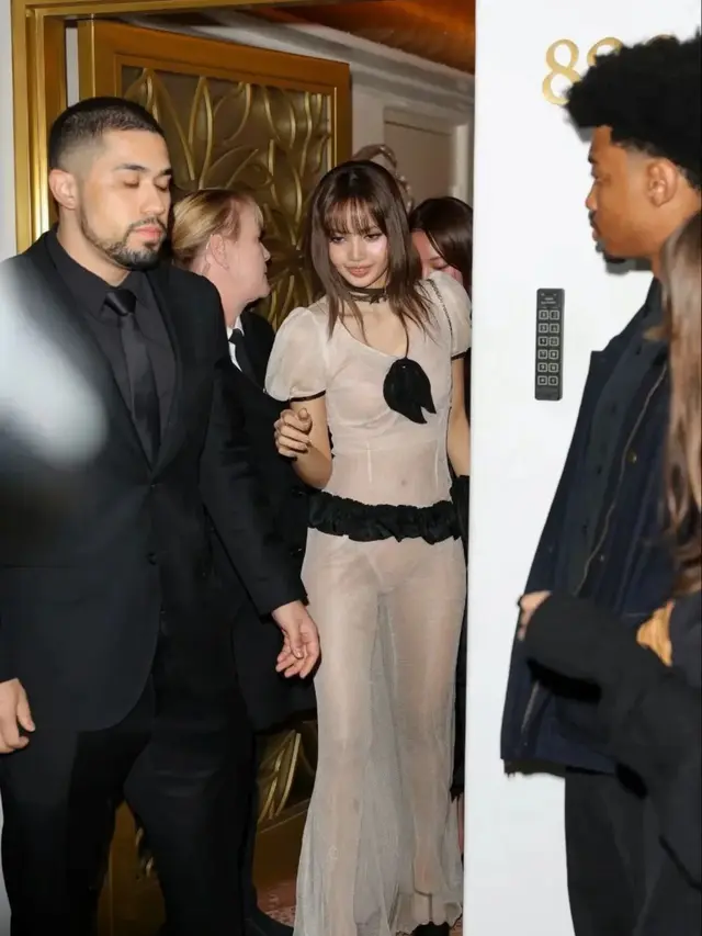 Tren Naked Dress Belum Usai, Lisa Kembali Tampil Memikat dengan Gaun Transparan di After Party Golden Globes 2026