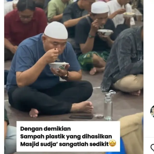 Masjid di Sleman Bagikan Takjil dengan Piring dan Mangkuk untuk Kurangi Sampah.  foto: (dok.Instagram @masjidsudja da @pkugamping