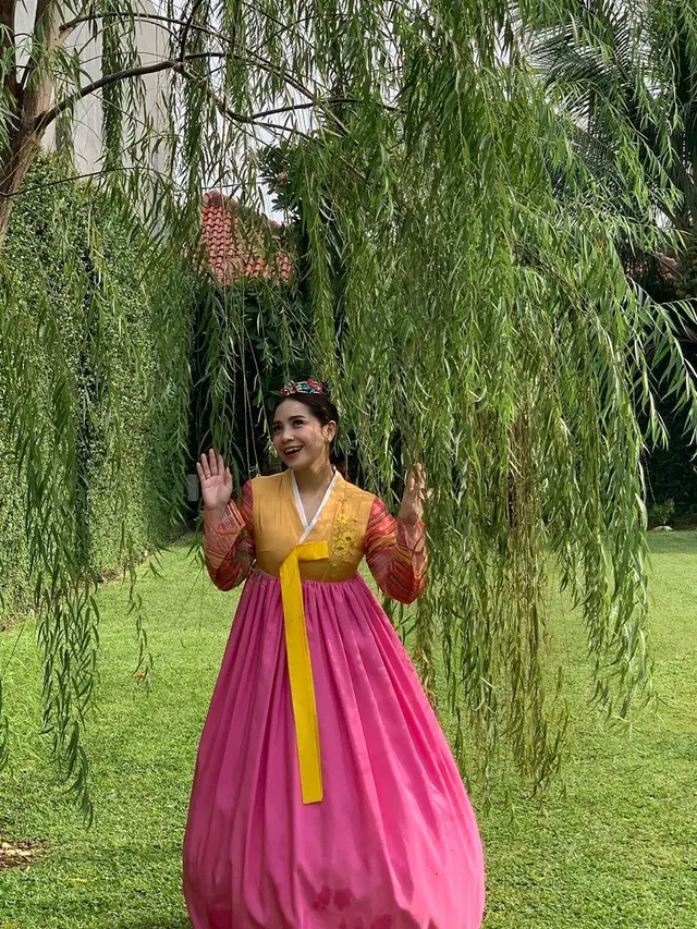 6 Potret Nagita Slavina dan Rossa Kompak Pakai Hanbok Ini Menawan