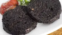 Puding hitam, makanan khas Inggris yang terbuat dari bahan baku darah (AFP)