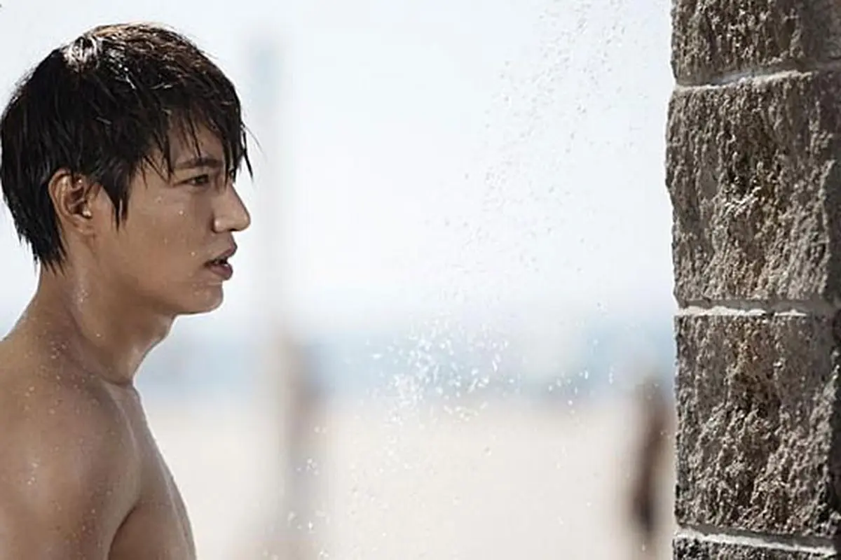 lee-min-ho-131210b.jpg