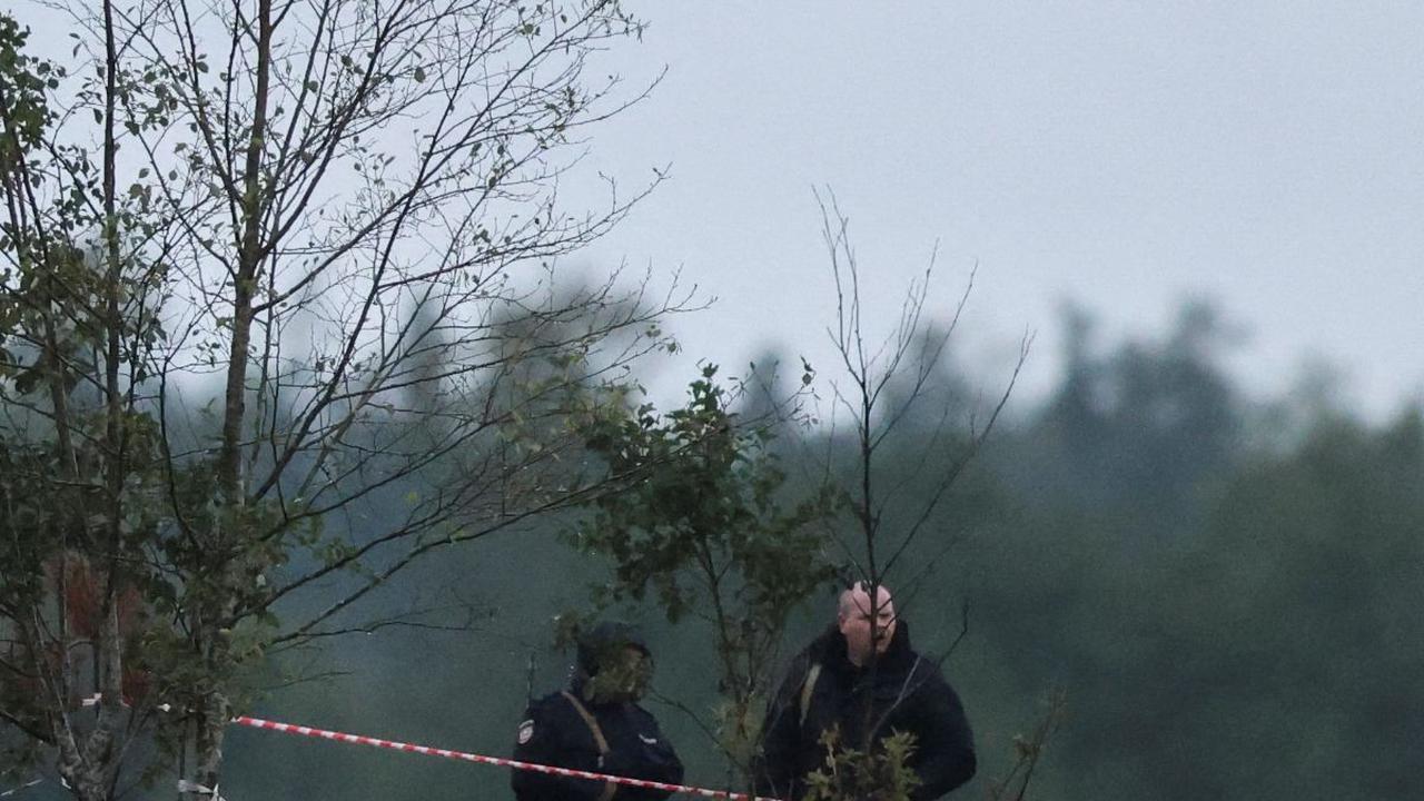 Pesawat tersebut dilaporkan terjatuh di dekat desa Kuzhenkino yang berada sekitar setengah jalan antara Moskow dan St Petersburg.
