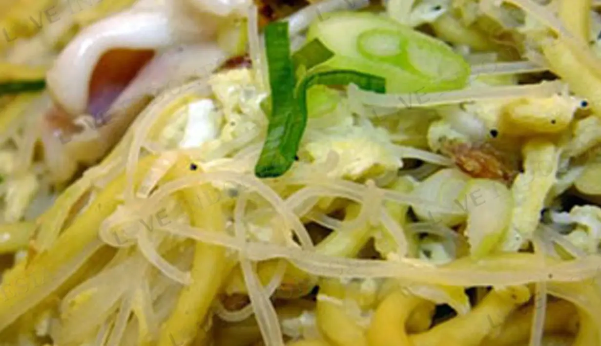 Mie Glosor sangat popular di Bogor saat Ramadan tiba. Dalam bahasa Sunda, mie glosor artinya mudah ditelan. Sebab, mie berwarna kuning cerah itu memiliki tekstur kenyal yang memang mudah untuk tertelan. (Istimewa)