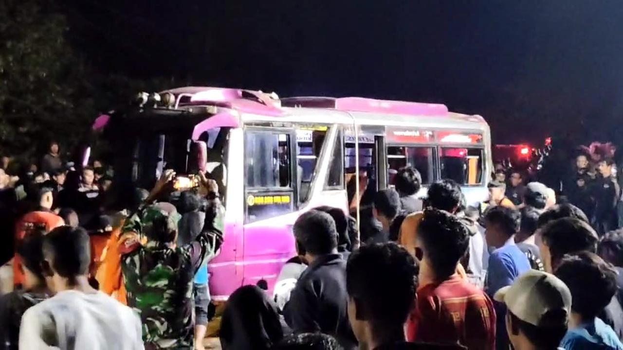 Minibus Angkut Rombongan Sekeluarga Terguling di Tanjakan Dekat Makam Soeharto, 1 Orang Tewas