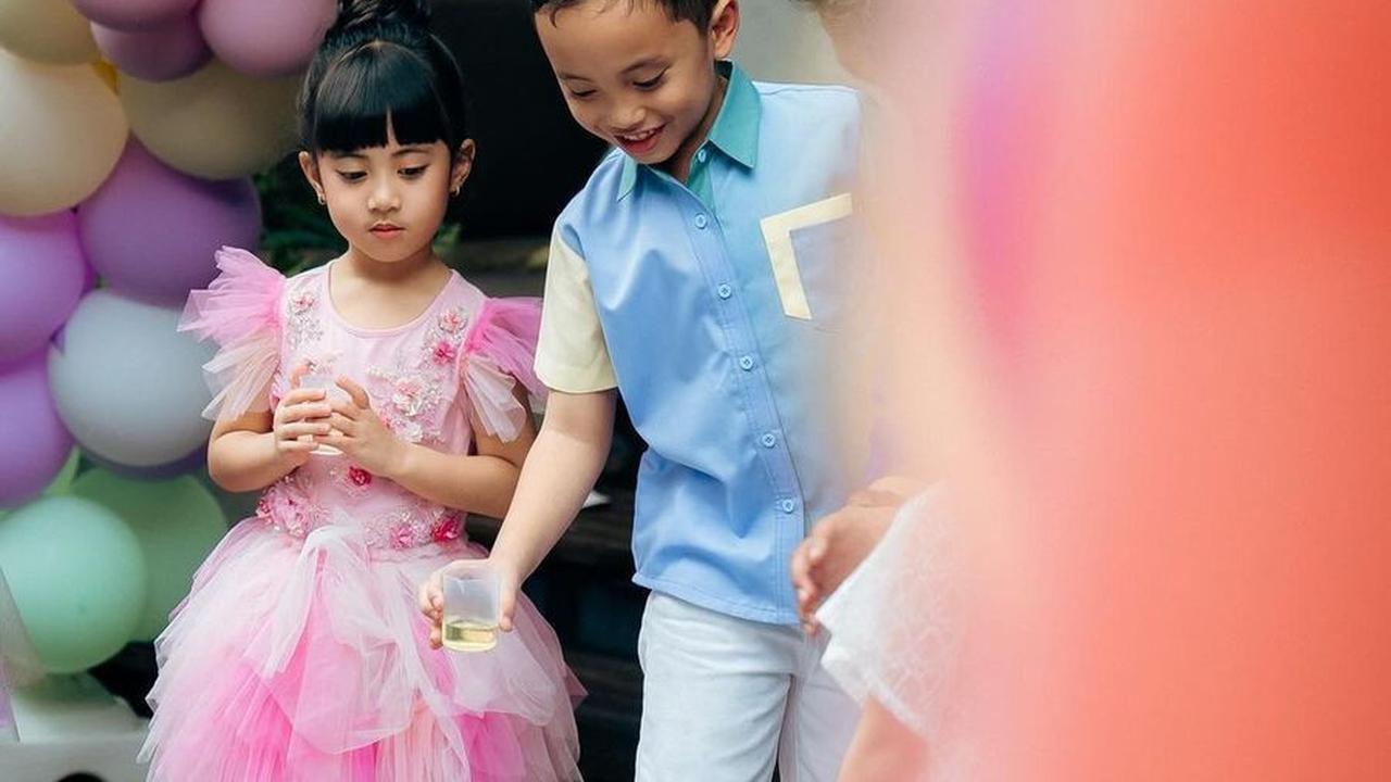 7 Potret Ulang Tahun Chava Putri Rachel Vennya, Dirayakan dengan Pesta Mewah Bertema Unicorn - Okin Hadir Namun Disebut Tak Baca Grup WA