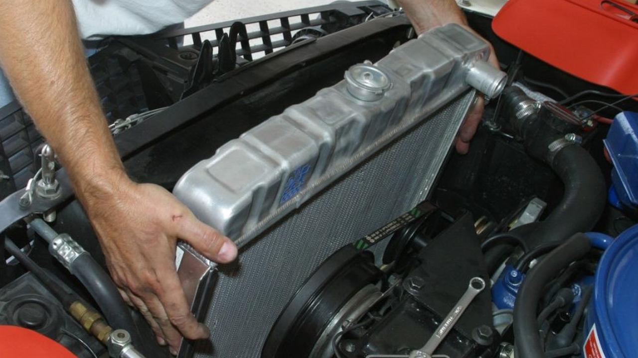 Faktor-Faktor yang Membuat Radiator Mobil Cepat Panas serta Solusinya