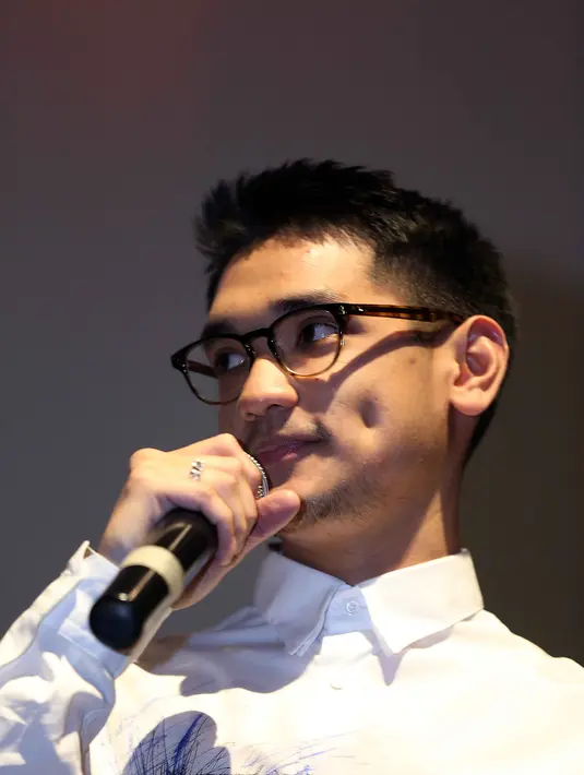 Single ini akan mendiskripsikan adegan nyata masyarakat Yogyakarta. Afgan menambahkan, sisi keindahan seperti tema yang diusung dalam albumnya 'Sides'. (Nurwahyunan/Bintang.com)