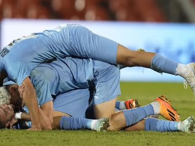 Timnas Israel U-20 memastikan lolos ke babak perempatfinal Piala Dunia U-20 2023 setelah secara dramatis mengalahkan Uzbekistan 1-0 pada laga babak 16 besar di Malvinas Argentinas Stadium, Mendoza, Argentina, Rabu (31/5/2023) dini hari WIB. Gol kemenangan Timnas Israel U-20 baru tercipta di di masa injury time babak kedua tepatnya di menit ke 90+7 melalui Anan Khalaili. (AP Photo/Ricardo Mazalan)