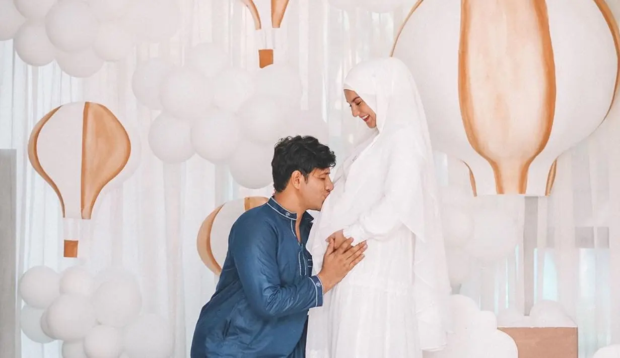 Bukan hanya itu, dalam unggahannya juga Irish Bella menyebutkan inisial calon anaknya bersama Ammar Zoni. Ia mengucapkan rasa syukur karena acara tasyakuran tersebut berjalan lancar. “Alhamdulilah selesai Tasyakuran 7 Bulanan Baby A,” tulisnya. (Instagram/_irishbella_)