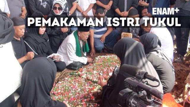 Istri komedian Tukul Arwana, Susiana, dikebumikan di TPU Jeruk Purut, Cilandak Timur, Jakarta Selatan