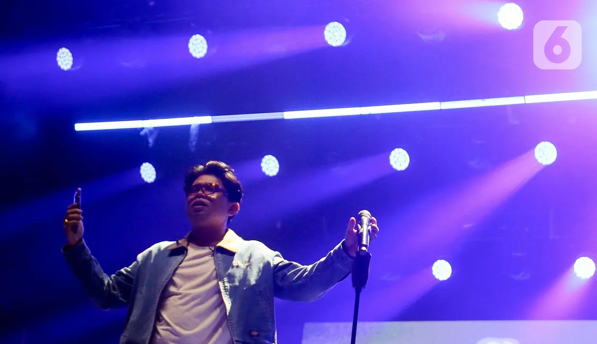 Lagu “Siapa Tahu” membuka penampilan Juicy Luicy di atas panggung Soundfest 2025. (Liputan6.com/Herman Zakharia)