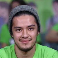 Sebagai aktor tentunya suatu keharusan untuk menguasai berbagai genre film. Seperti di film garapan sutradara Ernest Prakasa ini, Morgan Oey menghadapi tantangan baru ketika dirinya telah banyak membintangi film drama romantis. (Andy Masela/Bintang.com)