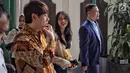 Artis peran Dea Annisa tiba di Pengadilan Negeri Jakarta Selatan untuk menjalani sidang putusan, Kamis (31/5). Sidang ini beragenda mendengarkan putusan kasus hilangnya kamera Dhea Annisa dengan pihak jasa ekspedisi. (Liputan6.com/Faizal Fanani)