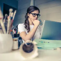 ilustrasi kebiasaan yang bisa menurunkan sistem kinerja otak/pexels