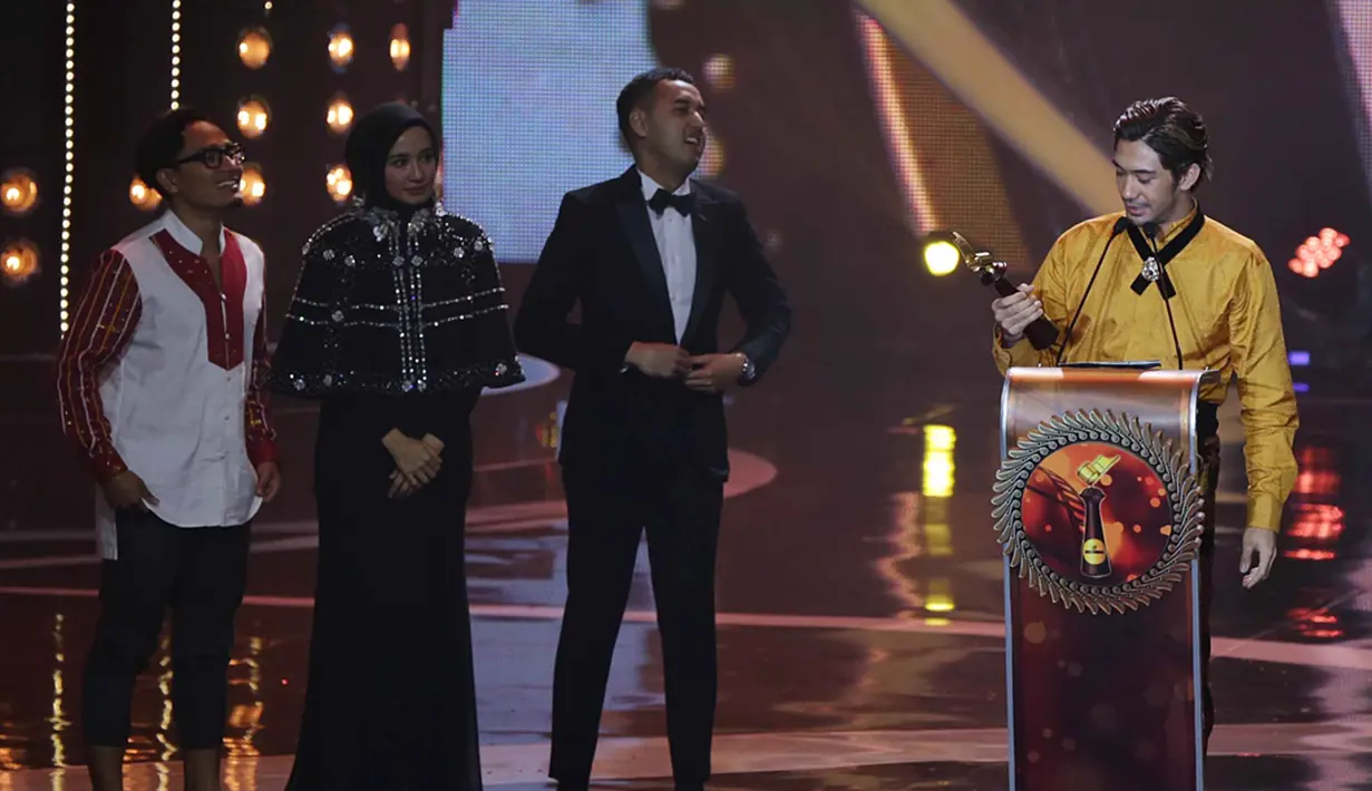 Meski telah melakoni berbagai peran dan menorehkan banyak penghargaan, Reza Rahadian merasa selama ini masih ada yang belum kesampaian. Salah satunya bermain dalam film musikal. (Deki Prayoga/Bintang.com)