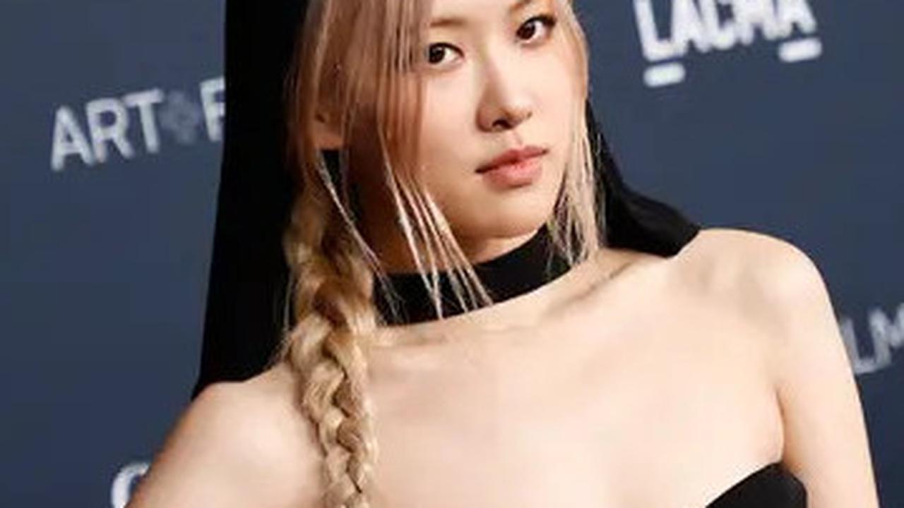 Rose Blackpink Pamer Tujuh Gaya Memukau saat Kibarkan Bendera di F1 Miami Grand Prix 2025
