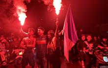 Kemenangan Persib Bandung: Bobotoh Padati Flyover Pasupati Rayakan Hattrick Juara Liga