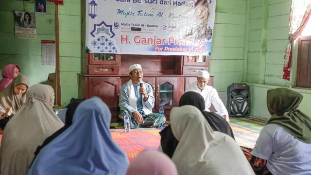 Warga di wilayah terpencil di Kabupaten Tapanuli Selatan, Sumatera Utara, mengikuti kegiatan zikir dan pelatihan bersuci dari hadas besar dan kecil, pada Rabu (23/8/2023) (Istimewa)