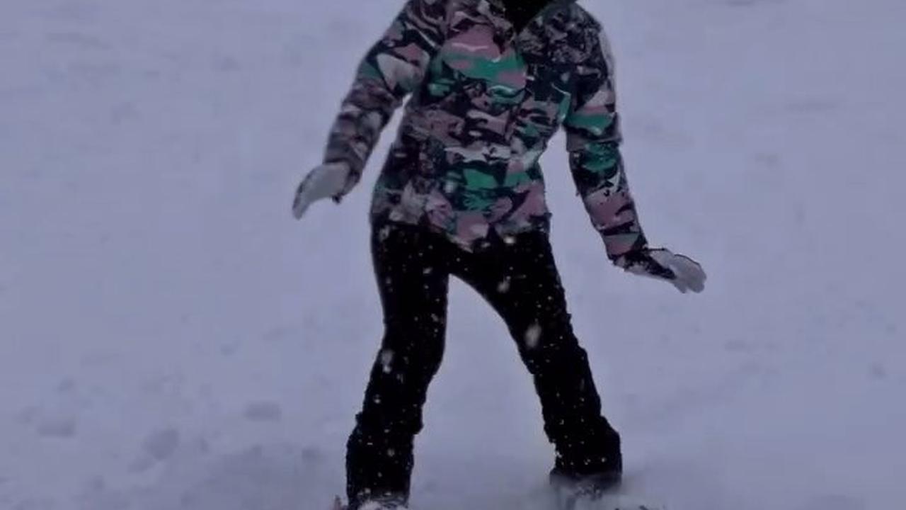 8 Potret Natasha Wilona Lakukan Snowboard di Tengah Salju, Aksinya Keren
