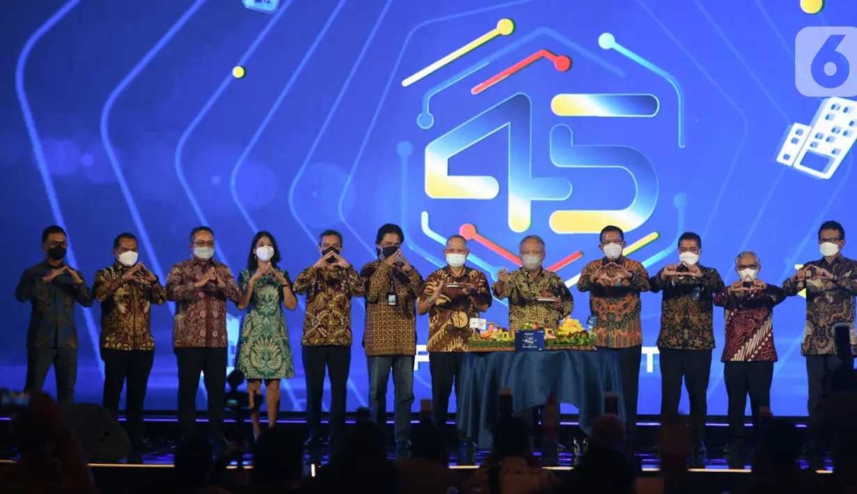 Jajaran Direksi Bank BTN dan Kementerian PUPR foto bersama pada HUT ke-45 Kredit Pemilikan Rumah (KPR) di Jakarta (10/12/2021). ebagai bank pertama yang menyalurkan KPR pada 10 Desember 1976, Bank BTN terus mendukung pemerintah dalam menyukseskan Program Sejuta Rumah. (Liputan6.com/HO/BTN)