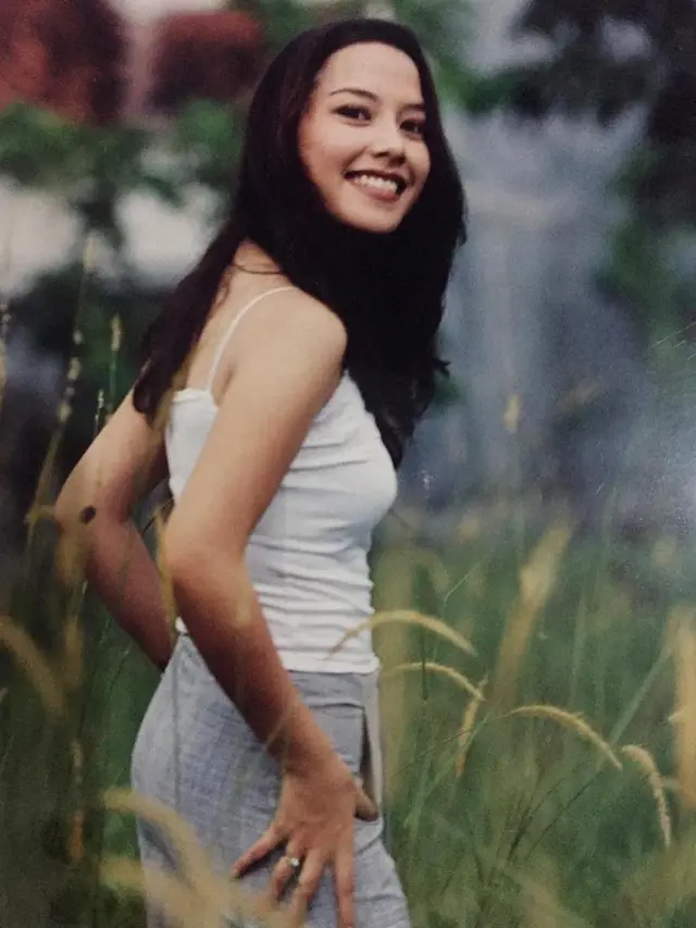 7 Pesona Vonny Cornellya Mantan Atalarich Syah yang Masih Lajang di Usia 40 Tahun