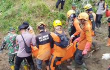 Anjing Pelacak Endus Bau Jenazah, Dua dari Enam Korban Longsor Trenggalek yang Hilang Ditemukan