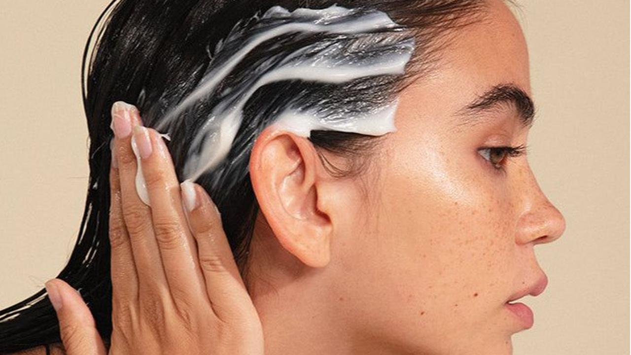 Rambut Diwarnai tapi Tetap Cantik? Ini Dia 7 Tips Alami yang Wajib Kamu Coba!