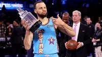 Stephen Curry menjadi MVP NBA All-Star 2025. (Bola.com/Dok.AFP/EZRA SHAW / GETTY IMAGES NORTH AMERICA / Getty Images via AFP).