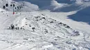 Pemandangan yang diambil pada tanggal 31 Desember 2013 di resor ski Pegunungan Alpen Prancis di Meribel, yang menunjukkan bagian berbatu di antara dua lereng tempat legenda Formula 1, Michael Schumacher mengalami kecelakaan pada tanggal 29 Desember. (AFP/Jean Pierre Clatot)