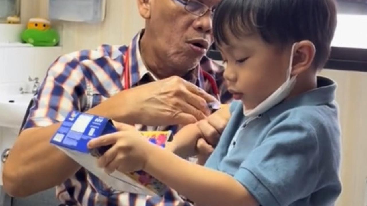 Terapkan Metode Distraksi, Cara Dokter Buat Anak Tak Trauma saat Suntik Vaksin Ini Bikin Kagum
