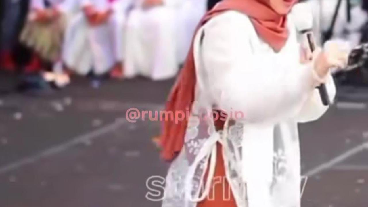 Tampil Perdana Usai Menikah, Nissa Sabyan Dikabarkan Hamil